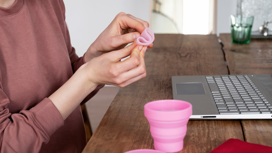 How to Use a Menstrual Cup – A Beginner-Friendly Guide